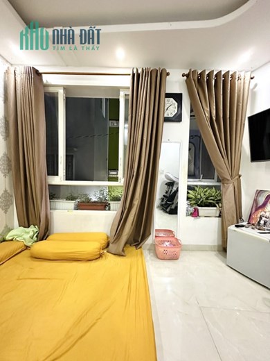 CHÍNH CHỦ GỬI BÁN GẤP NHÀ RIÊNG: 1 TRỆT + 2LẦU ĐÚC, 2PN + 2 WC, QUẬN 10 GẦN DH BÁCH kHOA.