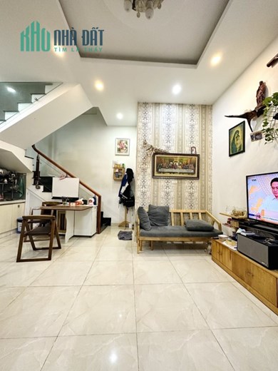 CHÍNH CHỦ GỬI BÁN GẤP NHÀ RIÊNG: 1 TRỆT + 2LẦU ĐÚC, 2PN + 2 WC, QUẬN 10 GẦN DH BÁCH kHOA.