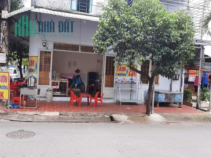 CẦN SANG QUÁN GẤP Cần sang nhà 2 mặt tiền hiện đang bán cơm sườn, bún thịt nướng. Nhà gần chợ, gần