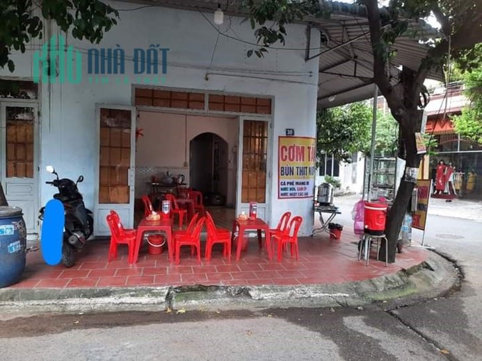 CẦN SANG QUÁN GẤP Cần sang nhà 2 mặt tiền hiện đang bán cơm sườn, bún thịt nướng. Nhà gần chợ, gần