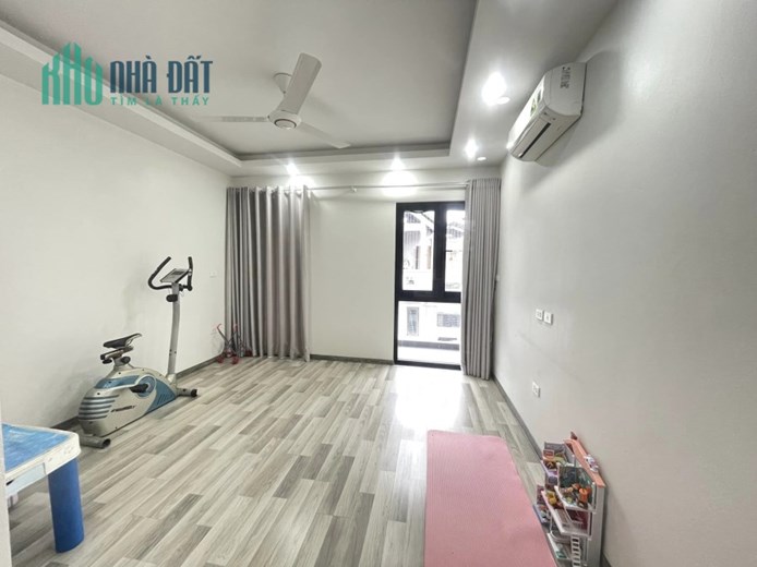 PHỐ VIP NGHI TÀM, GARA Ô TÔ TRÁNH, THANG MÁY XỊN, KINH DOANH 10.3 TỶ