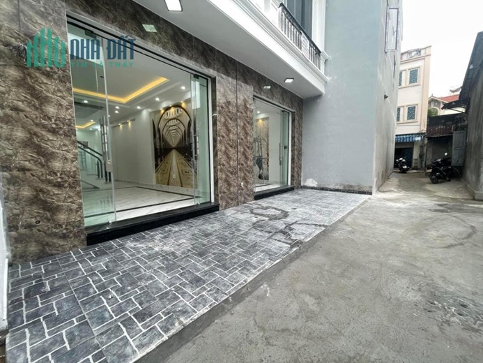 Bán nhà xây mới ngõ 639 Ngô Gia Tự, 51m 4 tầng GIÁ 2.55 tỉ gần Trung Hành