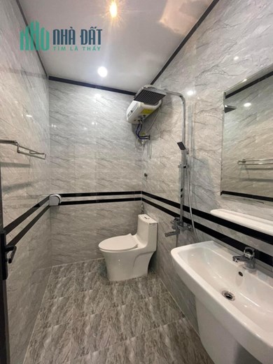 Bán nhà xây mới ngõ 639 Ngô Gia Tự, 51m 4 tầng GIÁ 2.55 tỉ gần Trung Hành