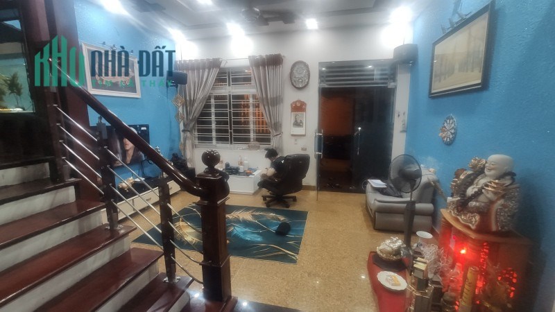 Bán GẤP! Nhà 4 tầng dân xây phố Nguyễn Văn Cừ, ngõ ô tô, DT 83m2, MT 5.4m, nhỉnh 6 tỷ