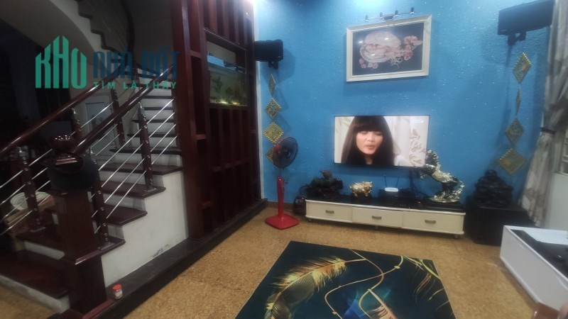 Bán GẤP! Nhà 4 tầng dân xây phố Nguyễn Văn Cừ, ngõ ô tô, DT 83m2, MT 5.4m, nhỉnh 6 tỷ