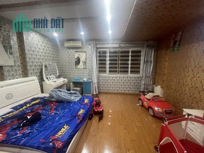 Bán GẤP! Nhà 4 tầng dân xây phố Nguyễn Văn Cừ, ngõ ô tô, DT 83m2, MT 5.4m, nhỉnh 6 tỷ