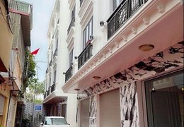 Bán nhà xây mới phố Khúc Thừa Dụ, 52m 4 tầng lô góc, ô.tô đỗ cửa GIÁ 3.89 tỉ