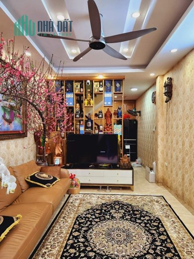Bán nhà ,35m x5 tầng,gio thông thuận tiện,khu vực ít nhà bán,nội thất ngoại nhập,3 ngủ đủ công năng
