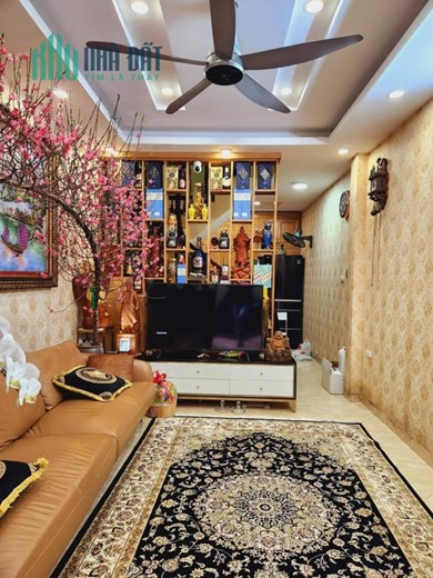 Bán nhà ,35m x5 tầng,gio thông thuận tiện,khu vực ít nhà bán,nội thất ngoại nhập,3 ngủ đủ công năng