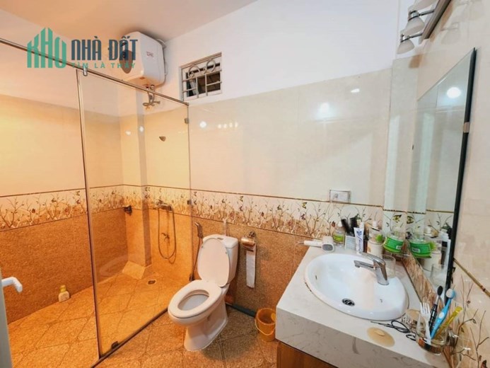 Bán nhà ,35m x5 tầng,gio thông thuận tiện,khu vực ít nhà bán,nội thất ngoại nhập,3 ngủ đủ công năng