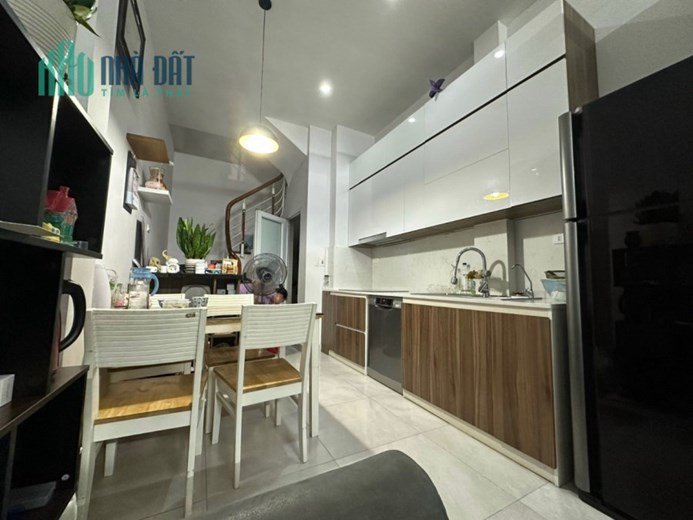 NHÀ MẶT NGÕ THUỘC ÂU CƠ QUẬN TÂY HỒ 31M2; 5 TẦNG GIÁ 3,9 TỶ.