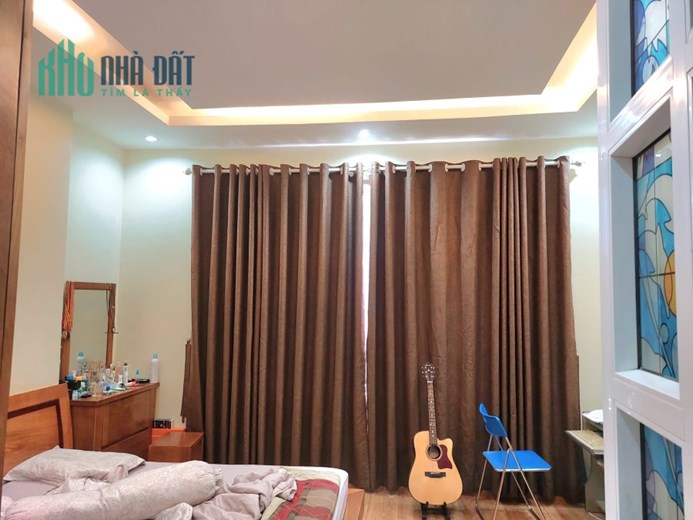BÁN NHÀ HỒ HOÀNG CẦU 1 BƯỚC CHẠM SÓNG HỒ. 30M NHỈNH 4TY Ô TÔ ĐỖ CỬA