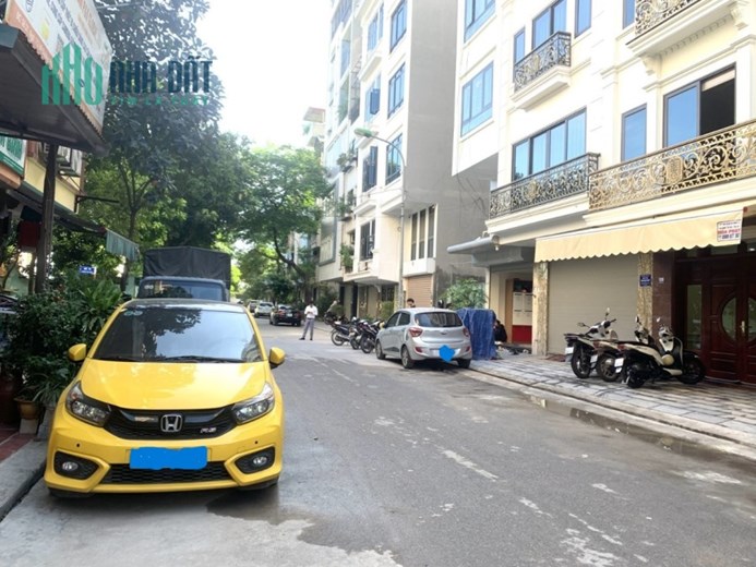 NHÀ MẶT PHỐ TẠI PHÚ DIỄN 40M2; 5 TẦNG GIÁ 8,45 TỶ.