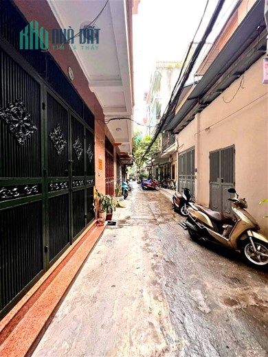 Hào Nam CÓ BÁN NHÀ 40m-5T-oto đỗ cửa, 5.5  tỷ. TTQ.Đống Đa