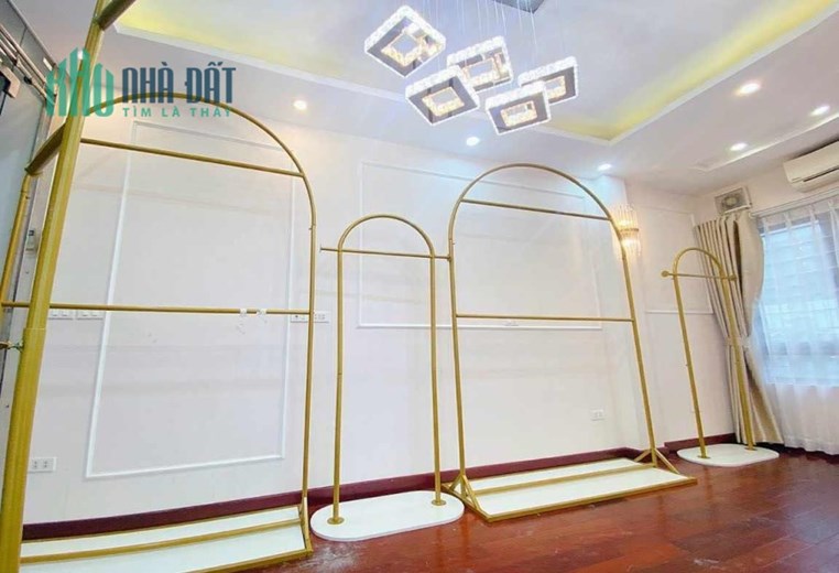 Mặt phố Minh Khai, Hai Bà Trưng, 5 tầng lô góc, kinh doanh, vỉa hè đá bóng, hơn 9 tỷ