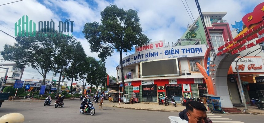 CHÍNH CHỦ BÁN ĐẤT CÓ NHÀ CẤP 4 SẴN, NGAY TRUNG TÂM THỊ TRẤN ĐỊNH QUÁN