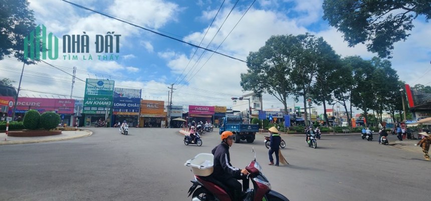 CHÍNH CHỦ BÁN ĐẤT CÓ NHÀ CẤP 4 SẴN, NGAY TRUNG TÂM THỊ TRẤN ĐỊNH QUÁN
