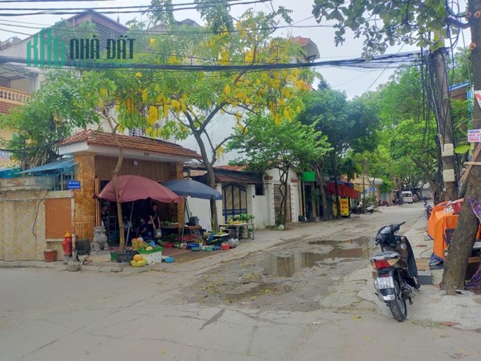 LÔ ĐẤT NGUYỄN SƠN - VỊ TRÍ VIEW ĐỐI DIỆN BERRIVER - NGÕ TO NHƯ PHỐ - Ô TÔ TRÁNH - KINH DOANH - VĂN