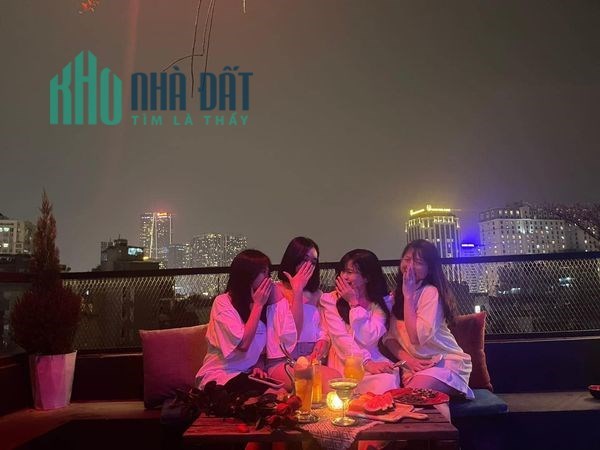 Cho thuê sân thượng kinh doanh cafe rooftop tại Nguyễn Phúc Lai , DTSD 150m2 , giá 15tr