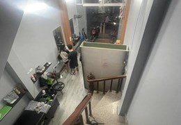 Cho thuê nhà mặt phố Vọng , 45m2 x 5 tầng, MT 4m, giá 18tr