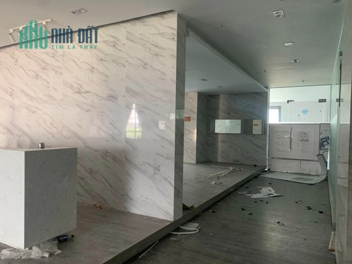 Cho thuê mặt bằng phố Giảng Võ , DTSD 900m2, giá 135tr