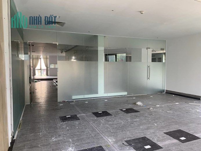 Cho thuê mặt bằng phố Giảng Võ , DTSD 900m2, giá 135tr