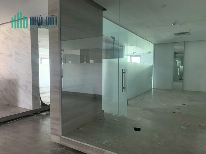 Cho thuê mặt bằng phố Giảng Võ , DTSD 900m2, giá 135tr