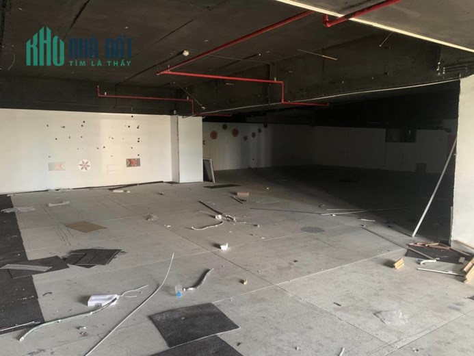 Cho thuê mặt bằng phố Giảng Võ , DTSD 900m2, giá 135tr