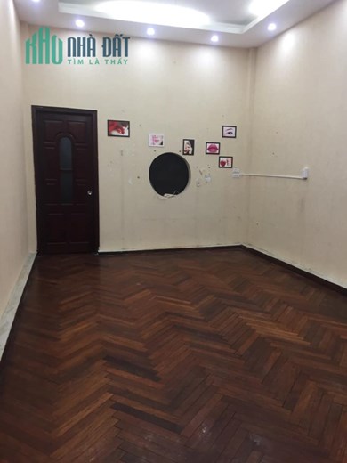 Cho thuê nhà mặt phố Giải Phóng ,50m2 x 3 tầng , MT 4,5m ,giá 20tr