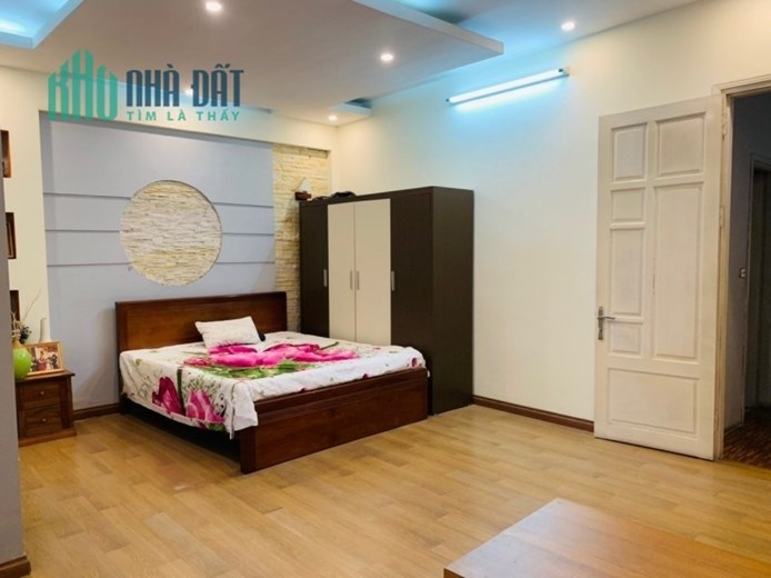 Bán nhà mặt phố Vạn Bảo, 2 thoáng, DT51m2 x 5 tầng, MT 5m, giá 25 tỷ.