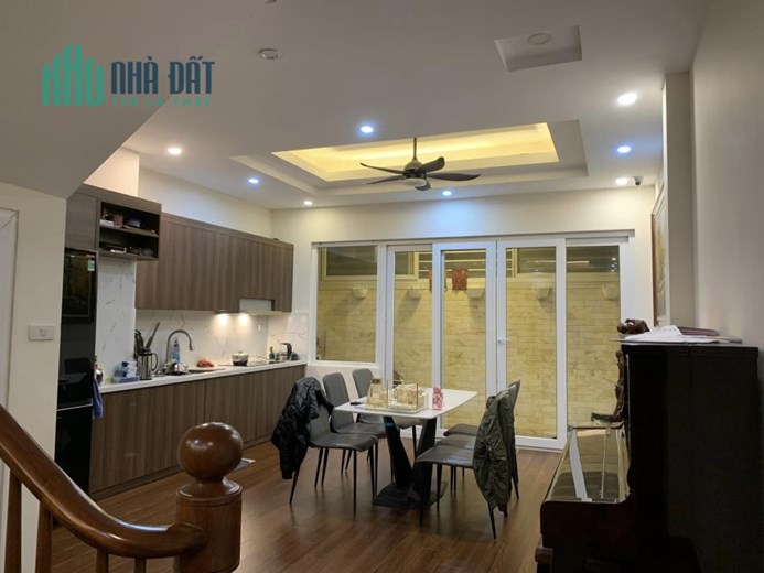 Bán nhà phố Cự Lộc, ô tô, gần hồ, nhà đẹp, dân xây, 92m, mt 5m, 10.5 tỷ