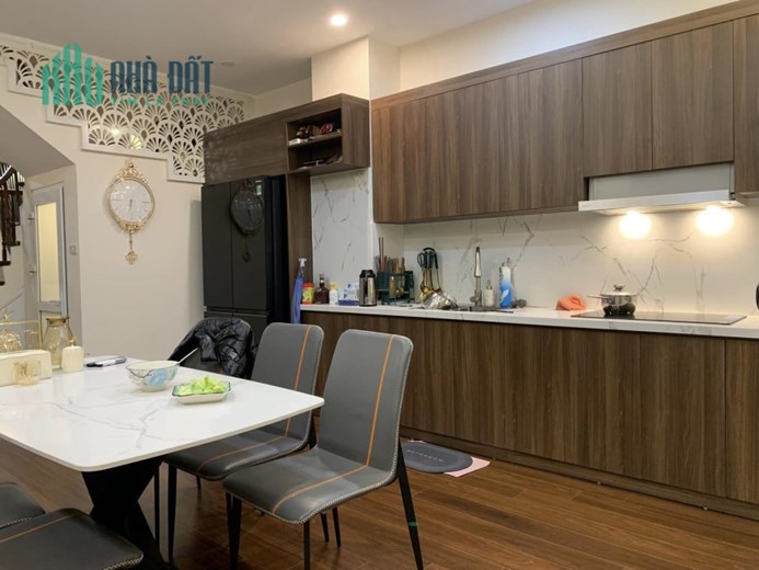 Bán nhà phố Cự Lộc, ô tô, gần hồ, nhà đẹp, dân xây, 92m, mt 5m, 10.5 tỷ