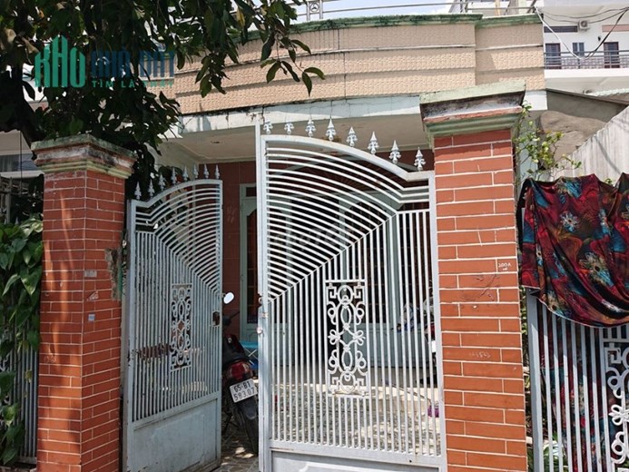 Cần Bán Nhà Tặng Nội Thất Vị Trí Đẹp.
