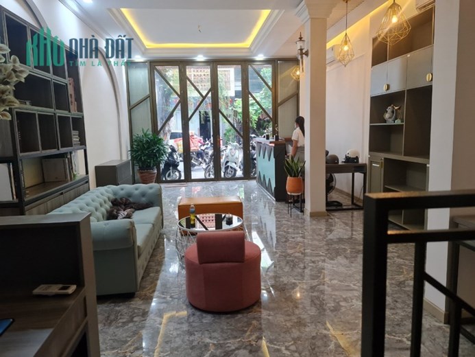 Bán nhà 4 tầng mặt đường Mê Linh TTTP Nha Trang