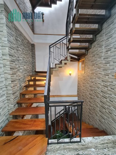 Bán nhà 4 tầng mặt đường Mê Linh TTTP Nha Trang