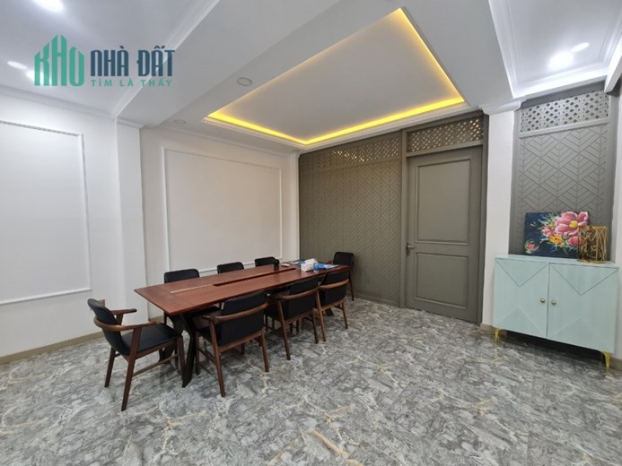 Bán nhà 4 tầng mặt đường Mê Linh TTTP Nha Trang