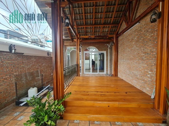 Bán nhà 4 tầng mặt đường Mê Linh TTTP Nha Trang