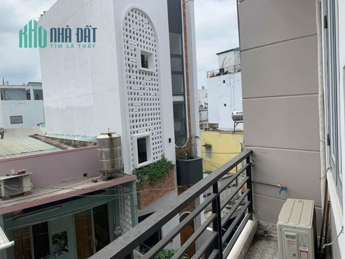 .
 NHÀ BÁN XE HƠI VÀO NHÀ - LÔ GÓC 4 TẦNG . Ở LIỀN NGAY CHỢ TÂN SƠN NHẤT