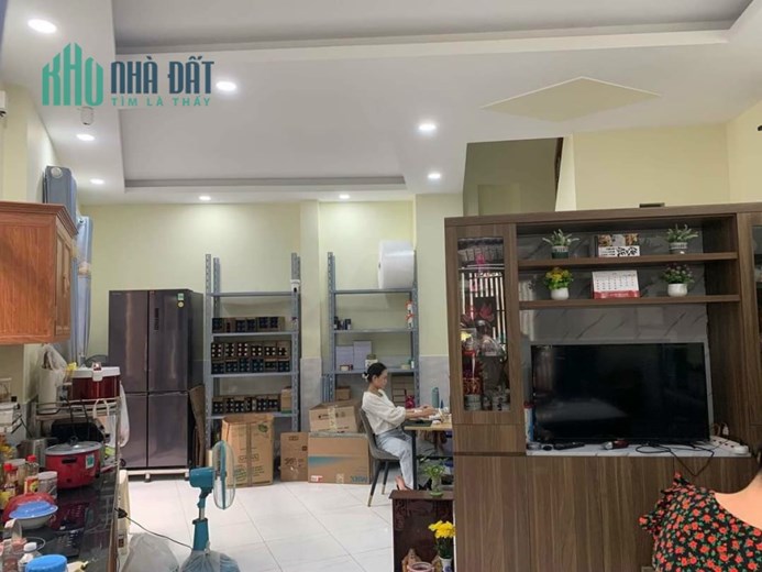 .
 NHÀ BÁN XE HƠI VÀO NHÀ - LÔ GÓC 4 TẦNG . Ở LIỀN NGAY CHỢ TÂN SƠN NHẤT