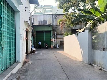 Bán nhà và xưởng sản xuất ngay ngã tư 4 xã 20 x 16 ( 3 lầu ) giá 22,5 ty