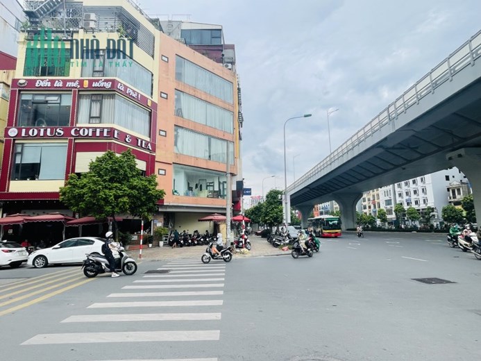 Tôi cần bán mảnh đất 136m2 thích hợp xây tòa nhà tại ngõ 181 Trường Chinh