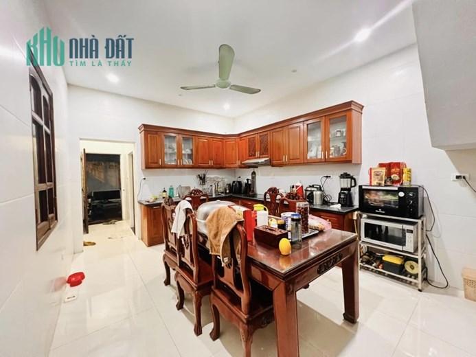 Bán nhà phố Nguyễn Ngọc Nại, gara,  2 mặt ngõ, nhà đẹp, dân xây, 63m, 9.5 tỷ