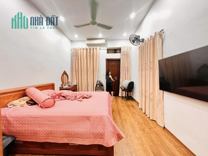 Bán nhà phố Nguyễn Ngọc Nại, gara,  2 mặt ngõ, nhà đẹp, dân xây, 63m, 9.5 tỷ