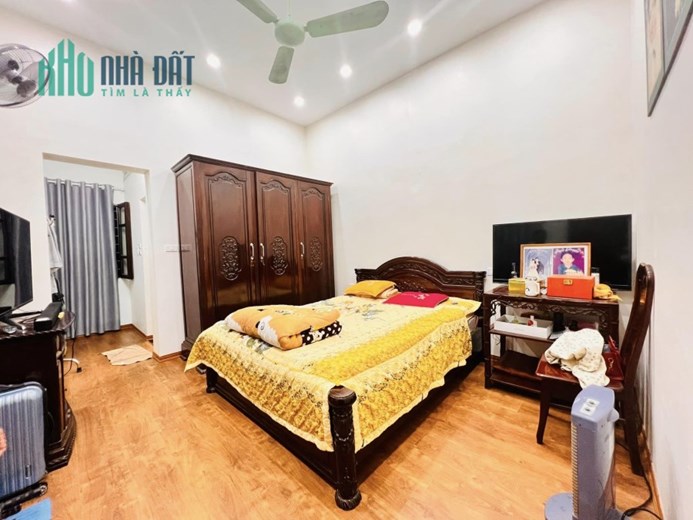Bán nhà phố Nguyễn Ngọc Nại, gara,  2 mặt ngõ, nhà đẹp, dân xây, 63m, 9.5 tỷ