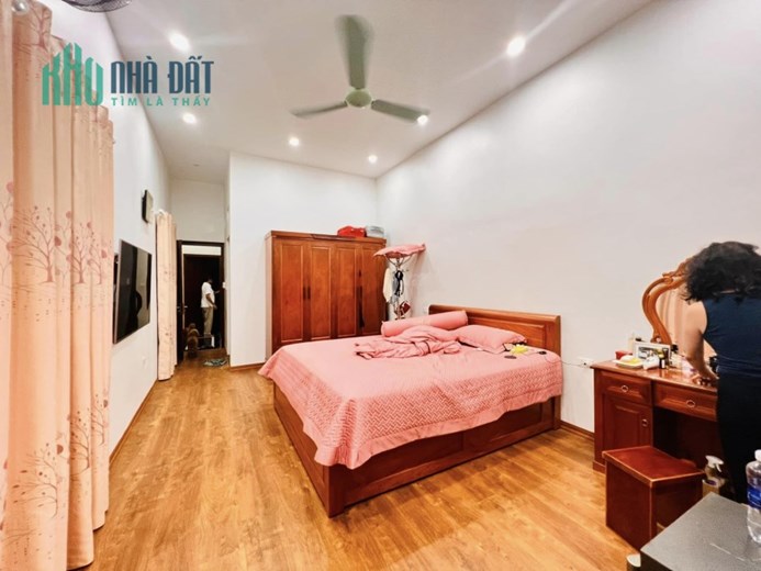 Bán nhà phố Nguyễn Ngọc Nại, gara,  2 mặt ngõ, nhà đẹp, dân xây, 63m, 9.5 tỷ