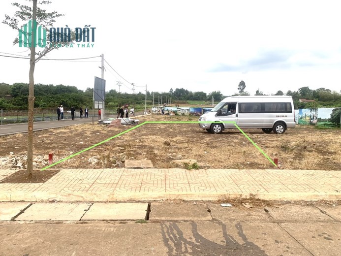 Chính chủ cần bán gấp lô đất full thổ cư ( 121m2) mặt tiền DT769 ,  có sổ hồng, cách sân bay Long