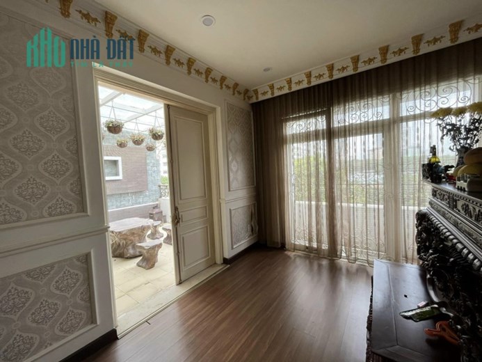 Hạ chào 3.5 tỷ Biệt thự vi vu gió hồ Linh Đàm, 240m2 sổ đỏ, mặt tiền khủng 13m, giá sốc 38 tỷ