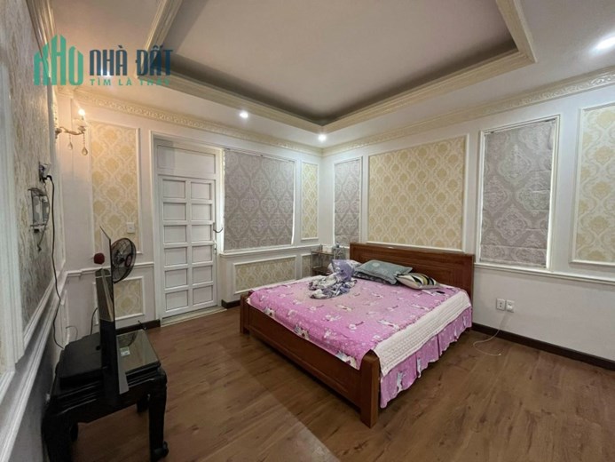 Hạ chào 3.5 tỷ Biệt thự vi vu gió hồ Linh Đàm, 240m2 sổ đỏ, mặt tiền khủng 13m, giá sốc 38 tỷ
