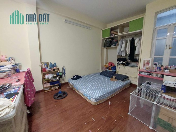 Cho thuê nhà, HGĐ, 30m2, 4T, 3N, nội thất cơ bản, 10 tr, Đội Cấn.
