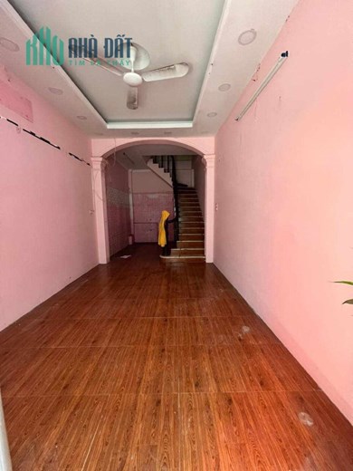 Cho thuê nhà, HGĐ, 30m2, 4T, 3N, nội thất cơ bản, 10 tr, Đội Cấn.
